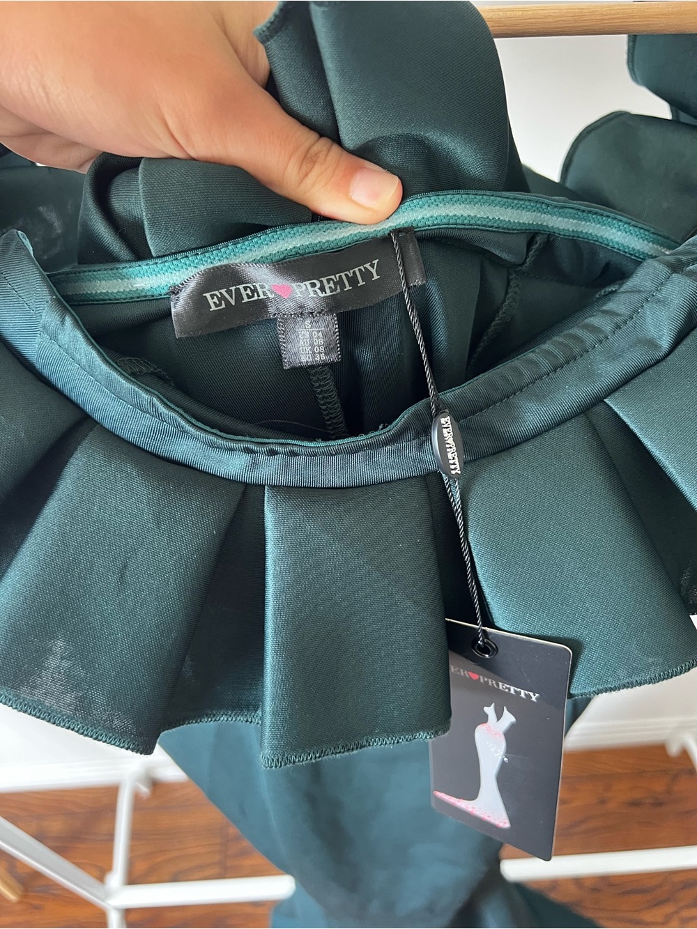Elegant Ruffle-Trim Maxi Dress in Dark Green - Picture 3 of 4